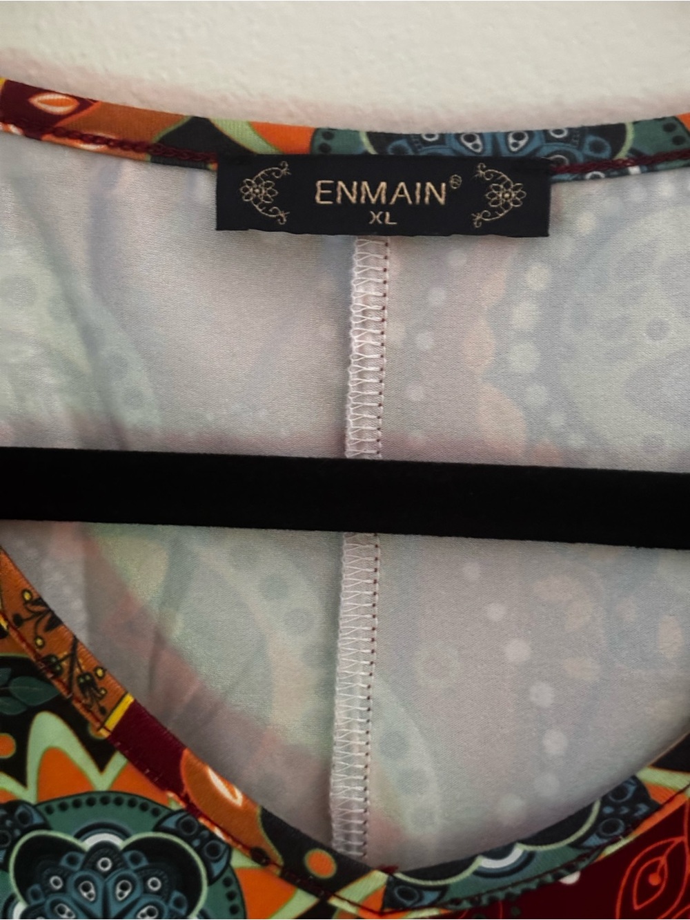 XL ENMAIN Burgundy Mandala Pattern V-Neck Tunic Top - Picture 2 of 6